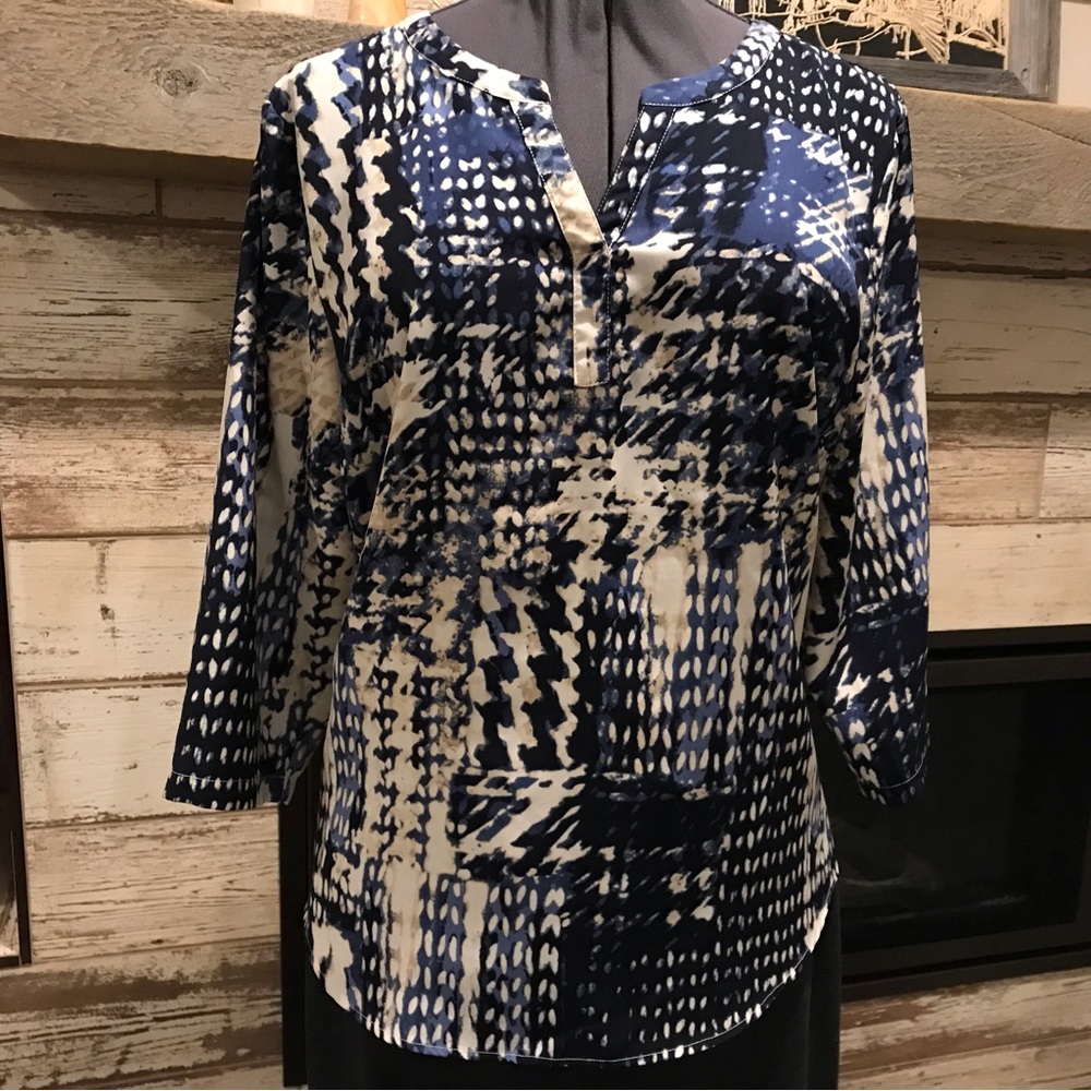 Christopher & Banks v-neck, 3/4 sleeve XL blouse, navy with cream and tan